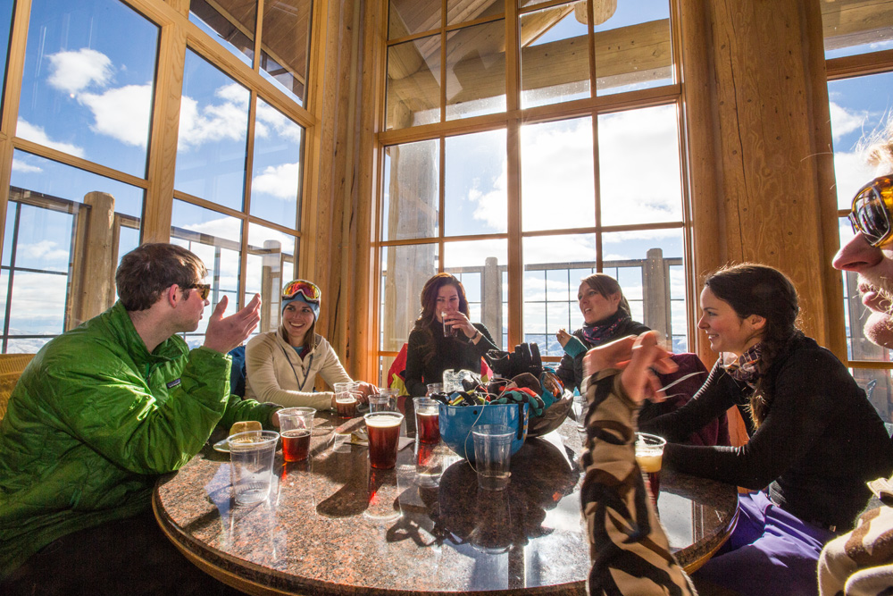 The Boozy Après-Ski Tradition Arrives Stateside as More Americans Hit the  Slopes