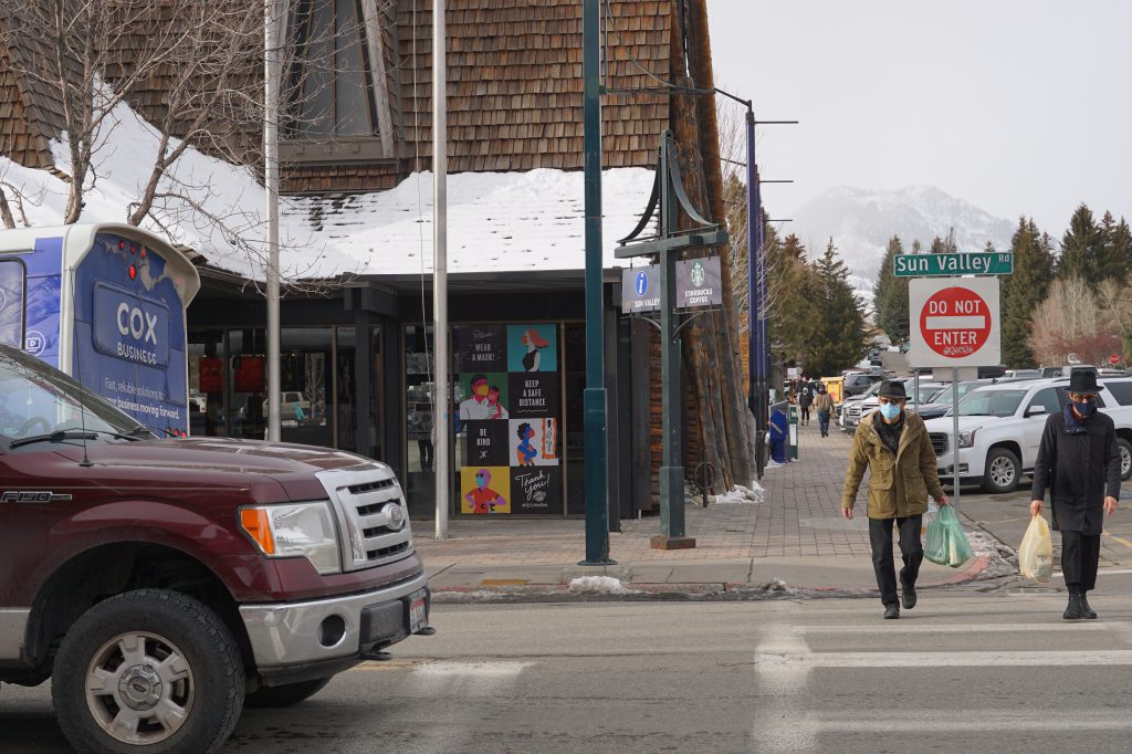 Pedestrians on SV road